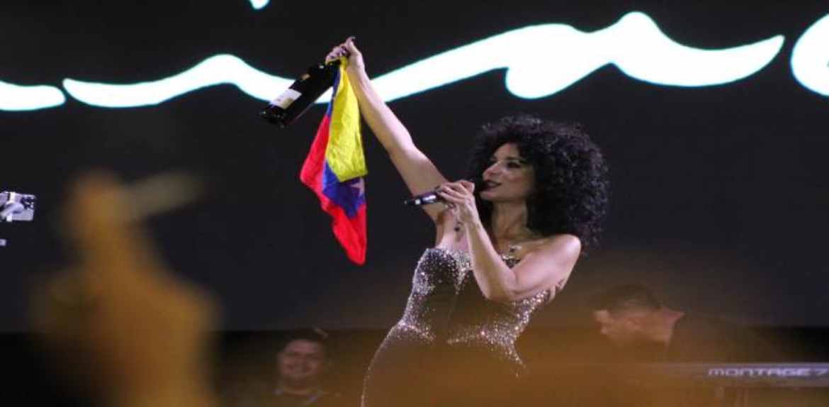 Karina hizo vibrar a Caracas con su melodiosa voz
