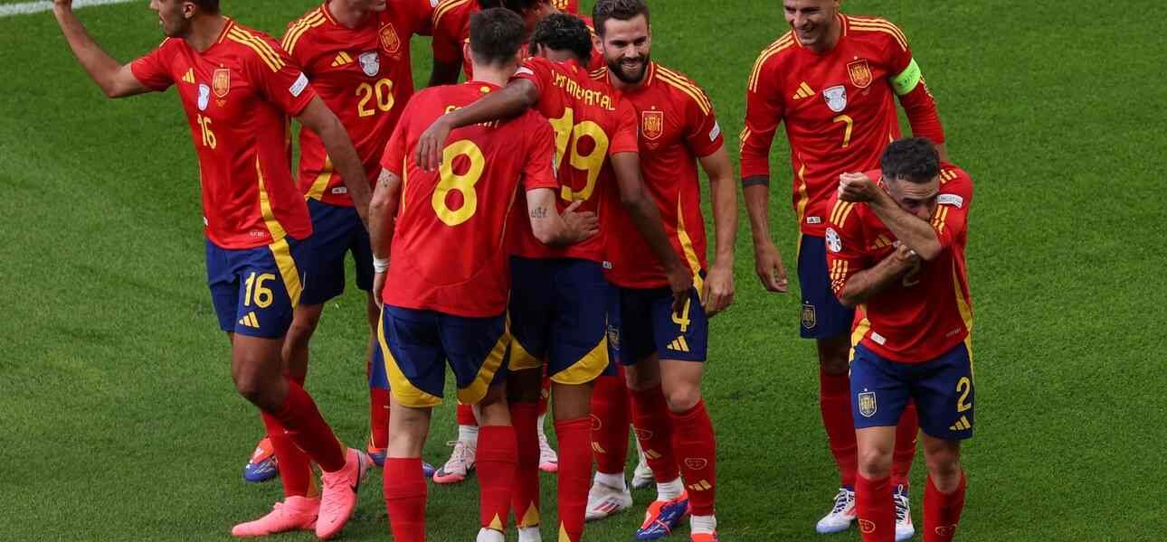 España golea 3-0 a Croacia y reafirma su candidatura al título