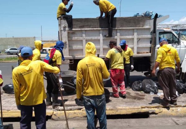 Operativo de limpieza y mantenimiento en la avenida Libertador de Maracaibo