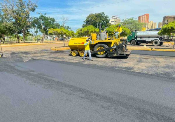 Gobernación del Zulia inicia trabajos de reasfaltado en vías de acceso y estacionamiento del Parque La Marina