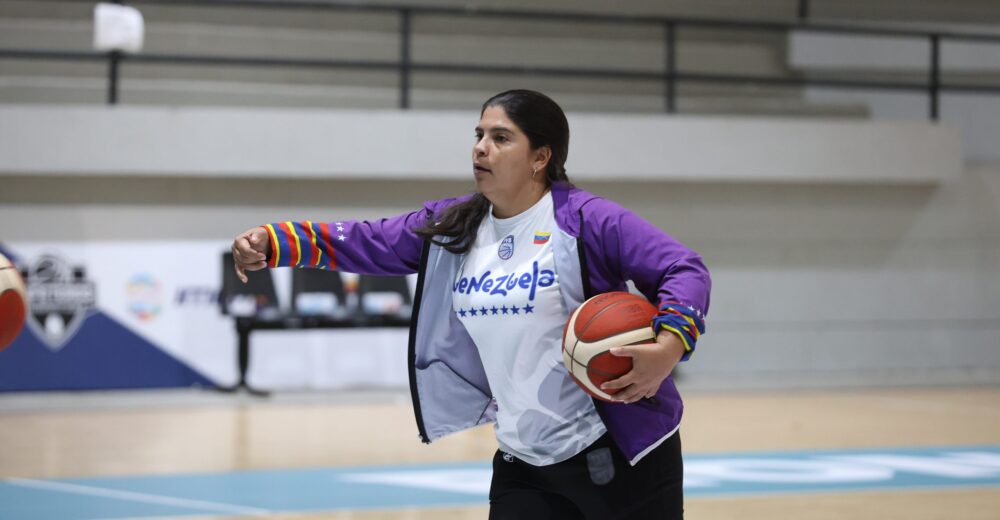 Luz Marina Vargas se convierte en la primera mujer en dirigir en el baloncesto venezolano