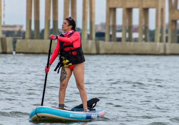 Conoce a la primera mujer en realizar la travesía al Lago de Maracaibo en paddleboard