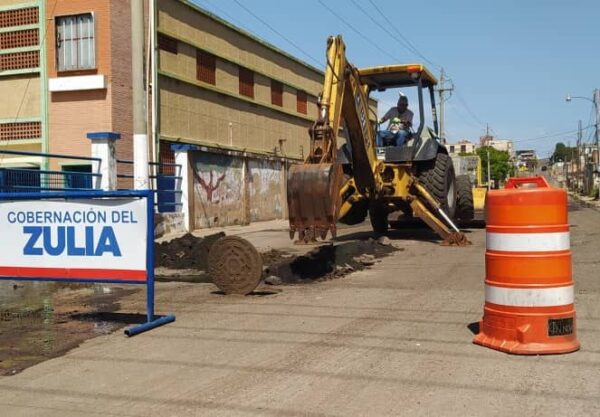 INVEZ sustituye colector en avenida del sector Los Haticos en Maracaibo