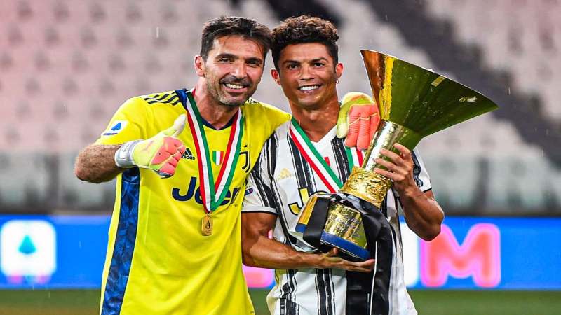 Cristiano Ronaldo y Buffon son los embajadores del sorteo de la Champions