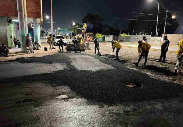 Inician trabajos de reasfaltado en la avenida 2A del barrio Santa Lucía con el Plan de Respuesta Inmediata