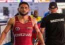 Venezolano Raiber Rodríguez quedó fuera de podio en Lucha de Paris 2024