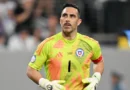 Claudio Bravo anuncia su retiro del fútbol