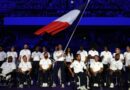 En un acto inédito atletas paralímpicos reciben estafeta durante la clausura de París 2024