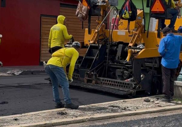 Gobernación del Zulia ejecuta proyecto de asfaltado en la avenida 3A del sector Santa Lucía de Maracaibo