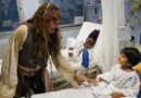 Johnny Depp volvió a ponerse en la piel de Jack Sparrow para sorprender a unos niños internados