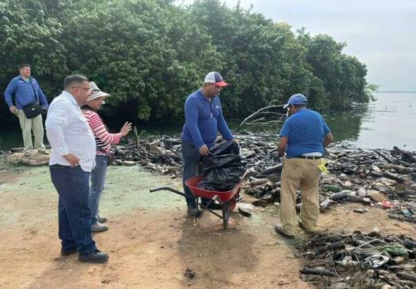 Con éxito se ejecutó la Jornada Ambiental en orillas del Lago de Maracaibo