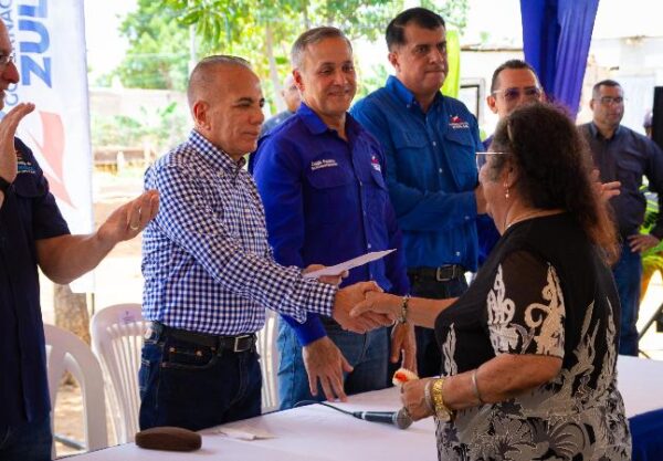 Gobernador Rosales cierra la semana con programas sociales y entrega de créditos a productores