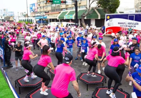 Con alegría y esperanza se vivió la Gran Marea Rosa de Famac