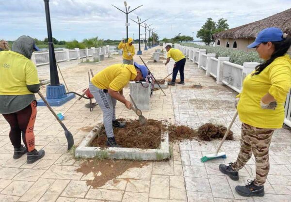 Gobernación despliega operativo de limpieza en la plaza El Buen Maestro de Maracaibo