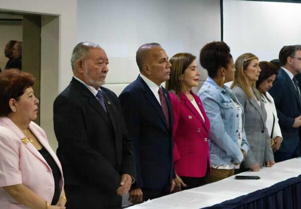 Rosales y autoridades de LUZ instalan el VIII Congreso Internacional de Investigación Estudiantil Universitaria