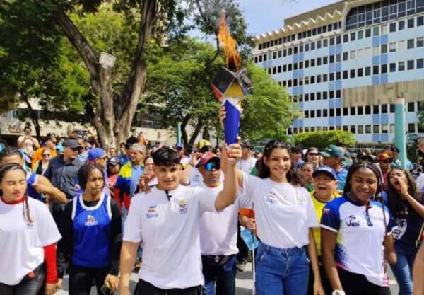 Atletas y Paratletas recorrieron el Fuego Patrio de los Juegos Nacionales y Paranacionales 2024 