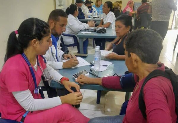 Gobernación del Zulia atiende a adultos mayores con exitosa jornada de salud