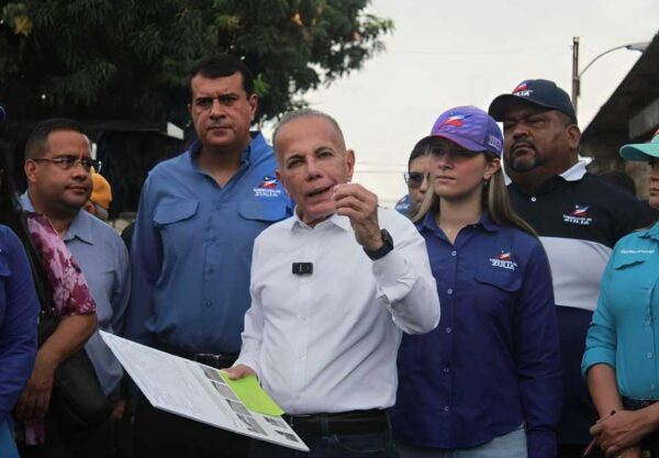 Gobernador Rosales inspecciona obras y servicios en barrios y urbanizaciones del Zulia