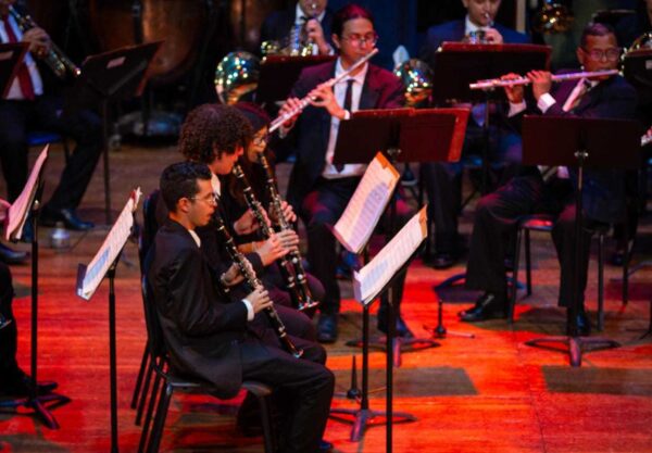 Banda de concierto Simón Bolívar deslumbró con un viaje musical venezolano