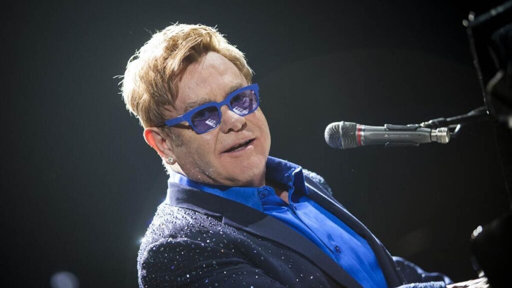 Elton John revela que perdió la visión en un ojo