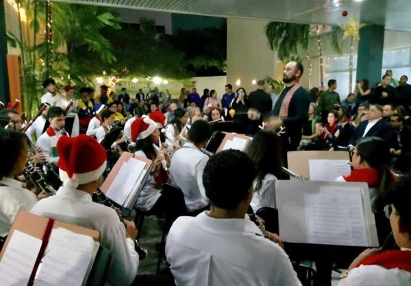 Orquesta de Viento José Luis Paz encendió la Navidad en la Biblioteca Pública del Estado