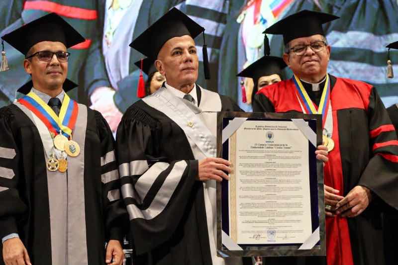 Rosales en su Honoris Causa: “La educación es el instrumento de cambio para la vida, la sociedad y la familia»