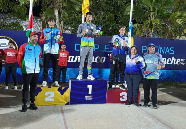 Piero Tordecilla se cuelga la segunda medalla de bronce en la natación para el Zulia