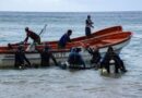 Rescatan a dos pescadores desaparecidos en La Guaira tras 48 horas de naufragio